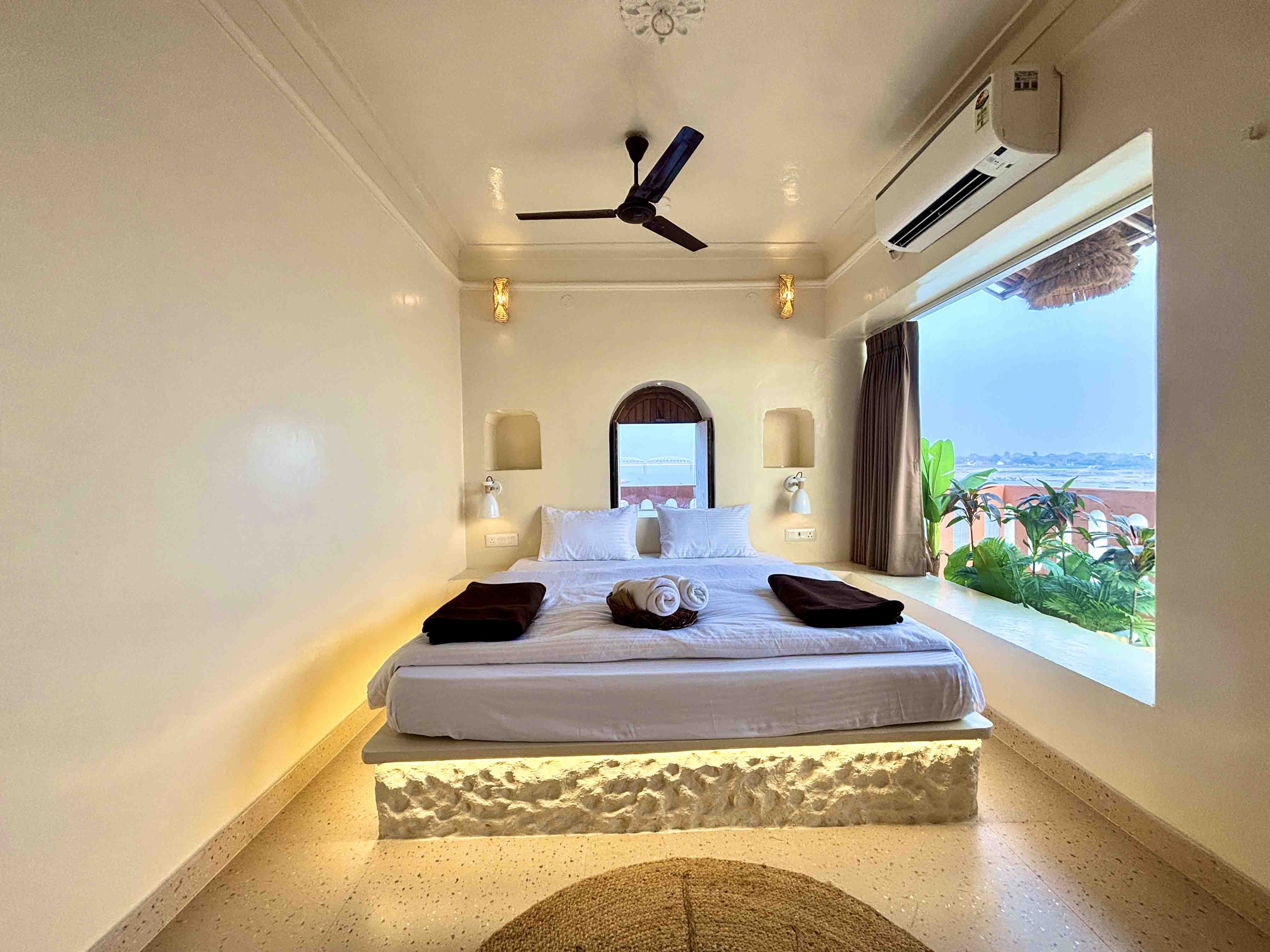 Riverfront Minimalist Room
