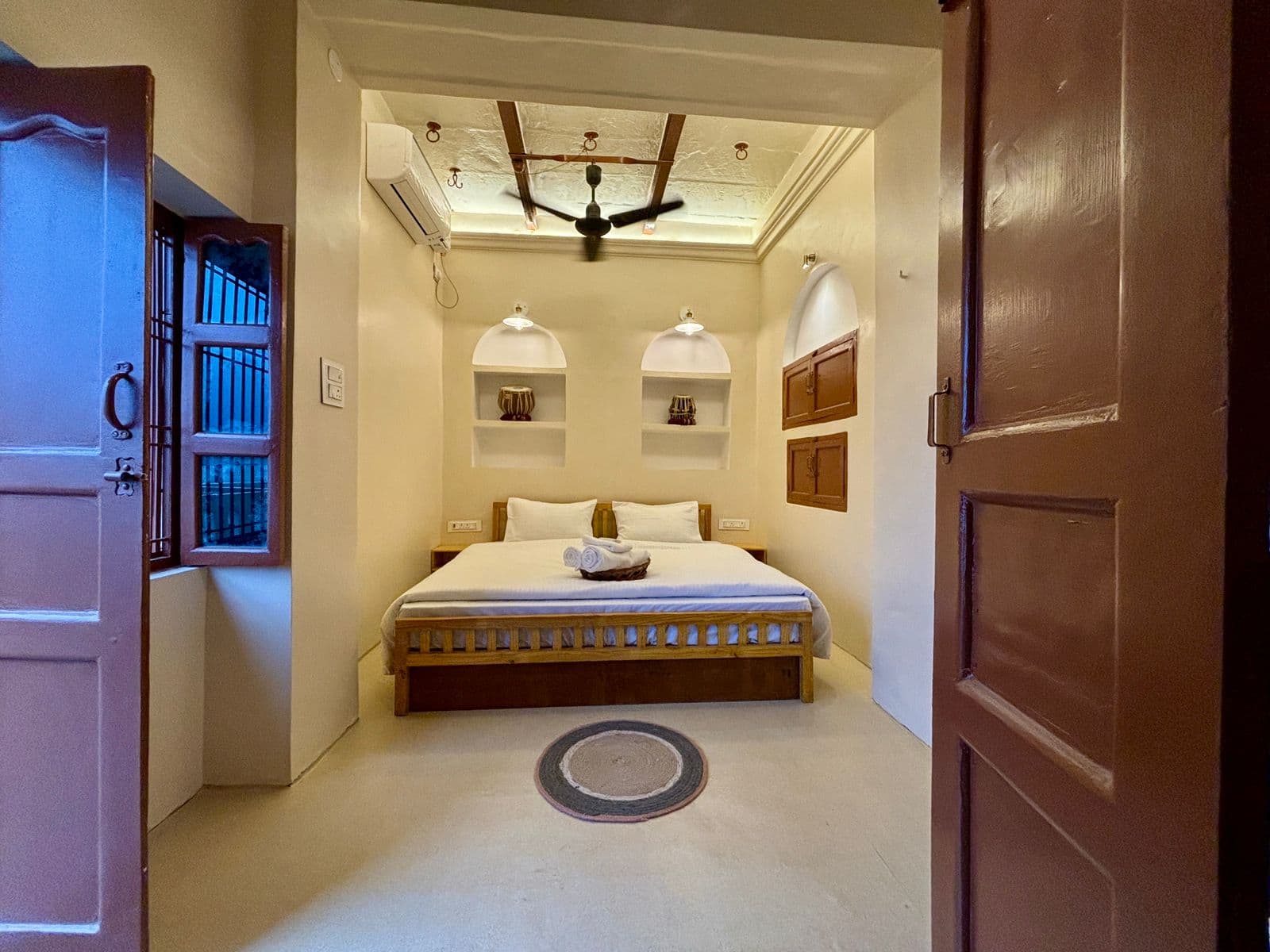 Vintage Riverfront Room