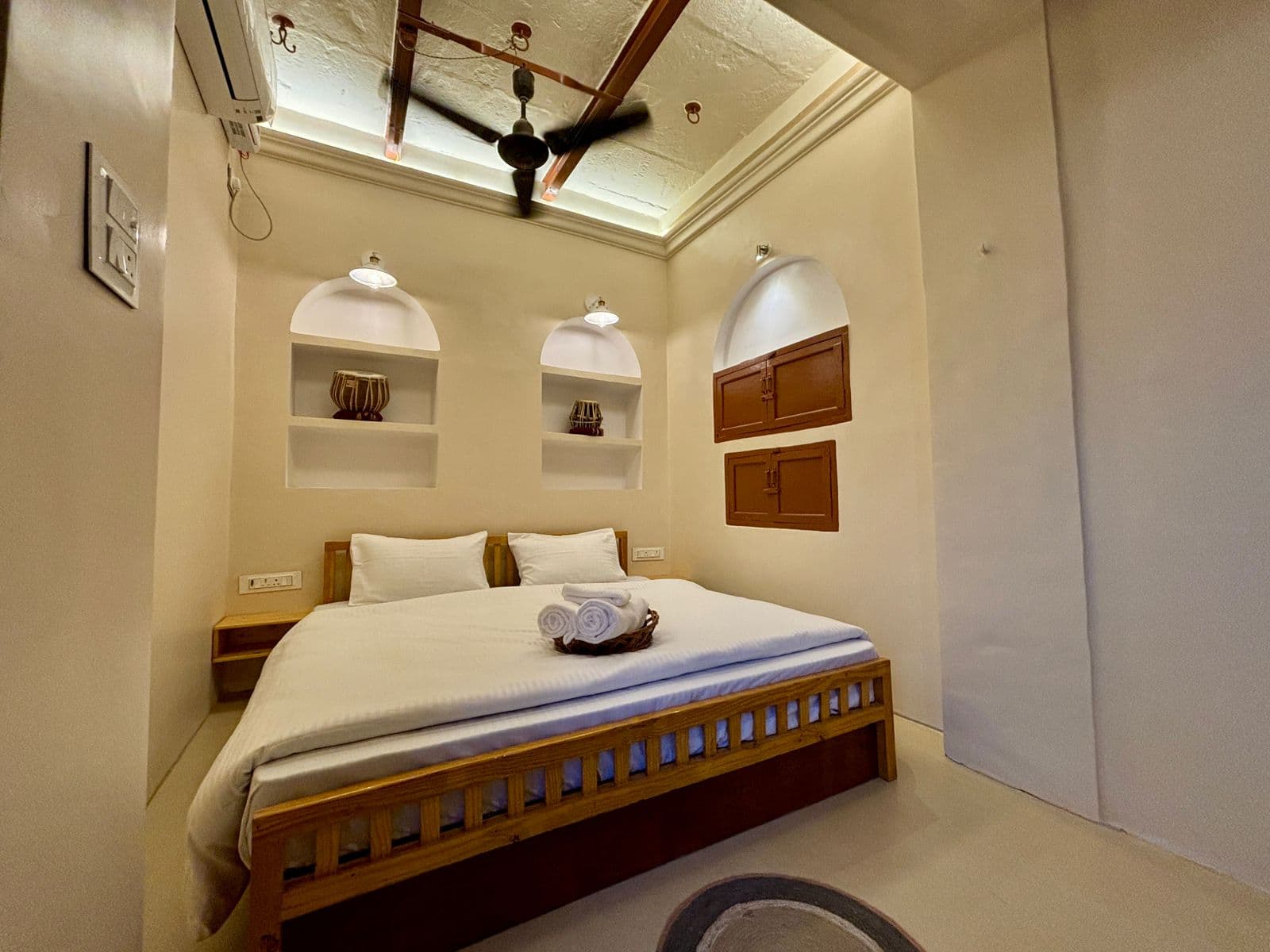 Vintage Riverfront Room