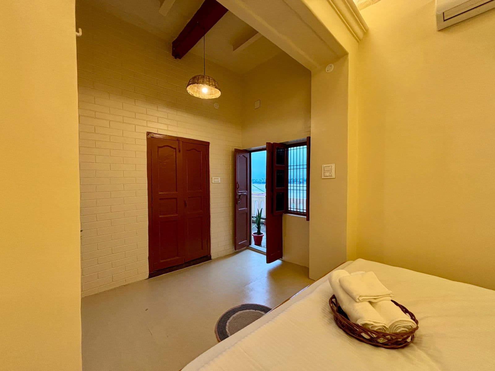 Vintage Riverfront Room