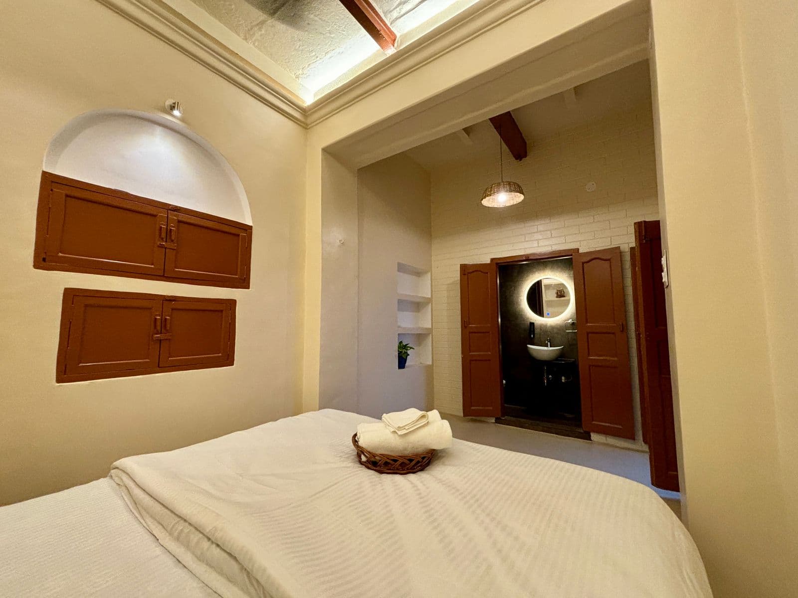 Vintage Riverfront Room
