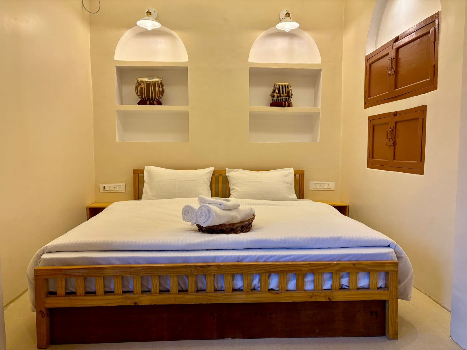 Vintage Riverfront Room