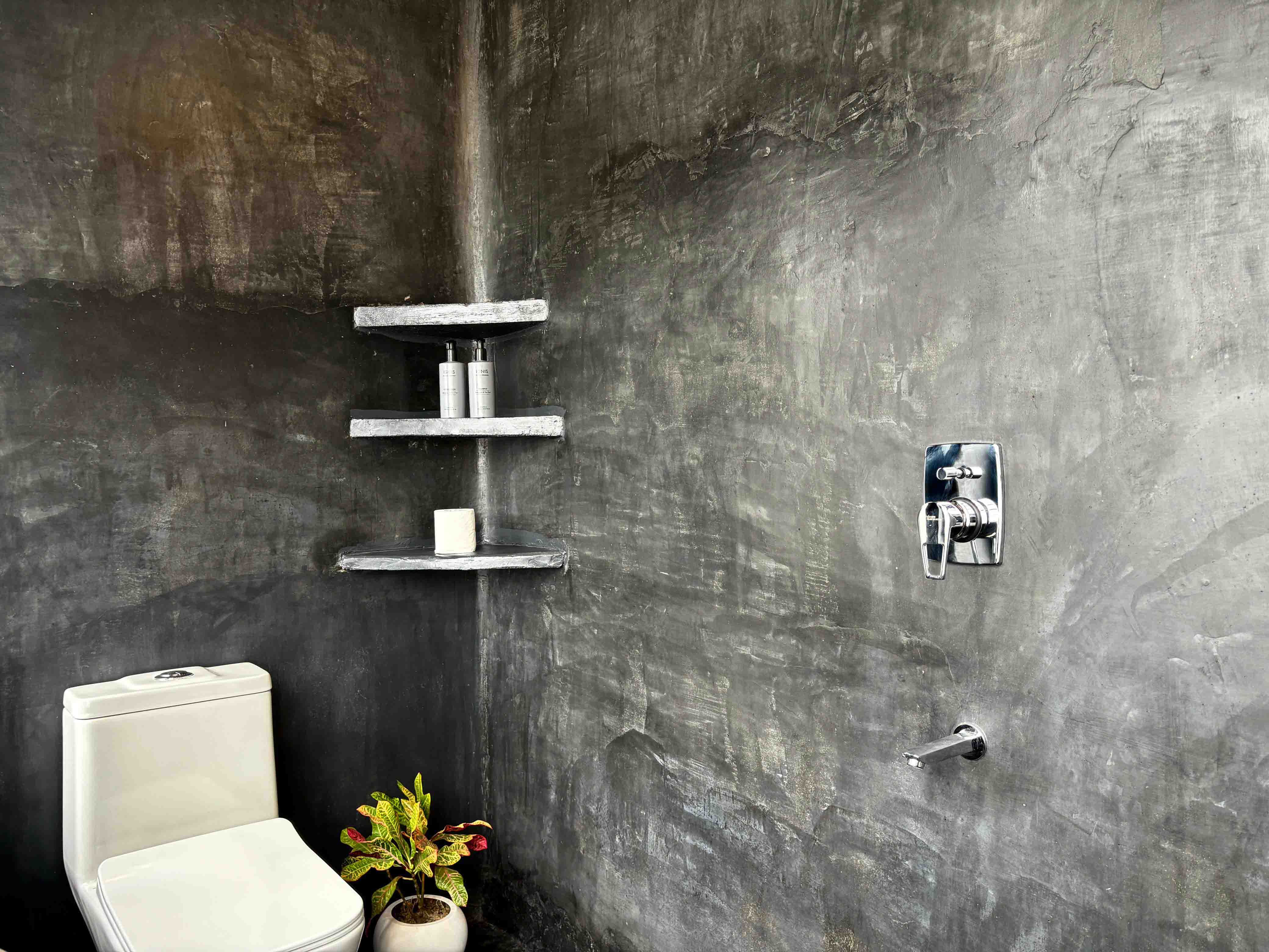 Earthy Suite Bathroom