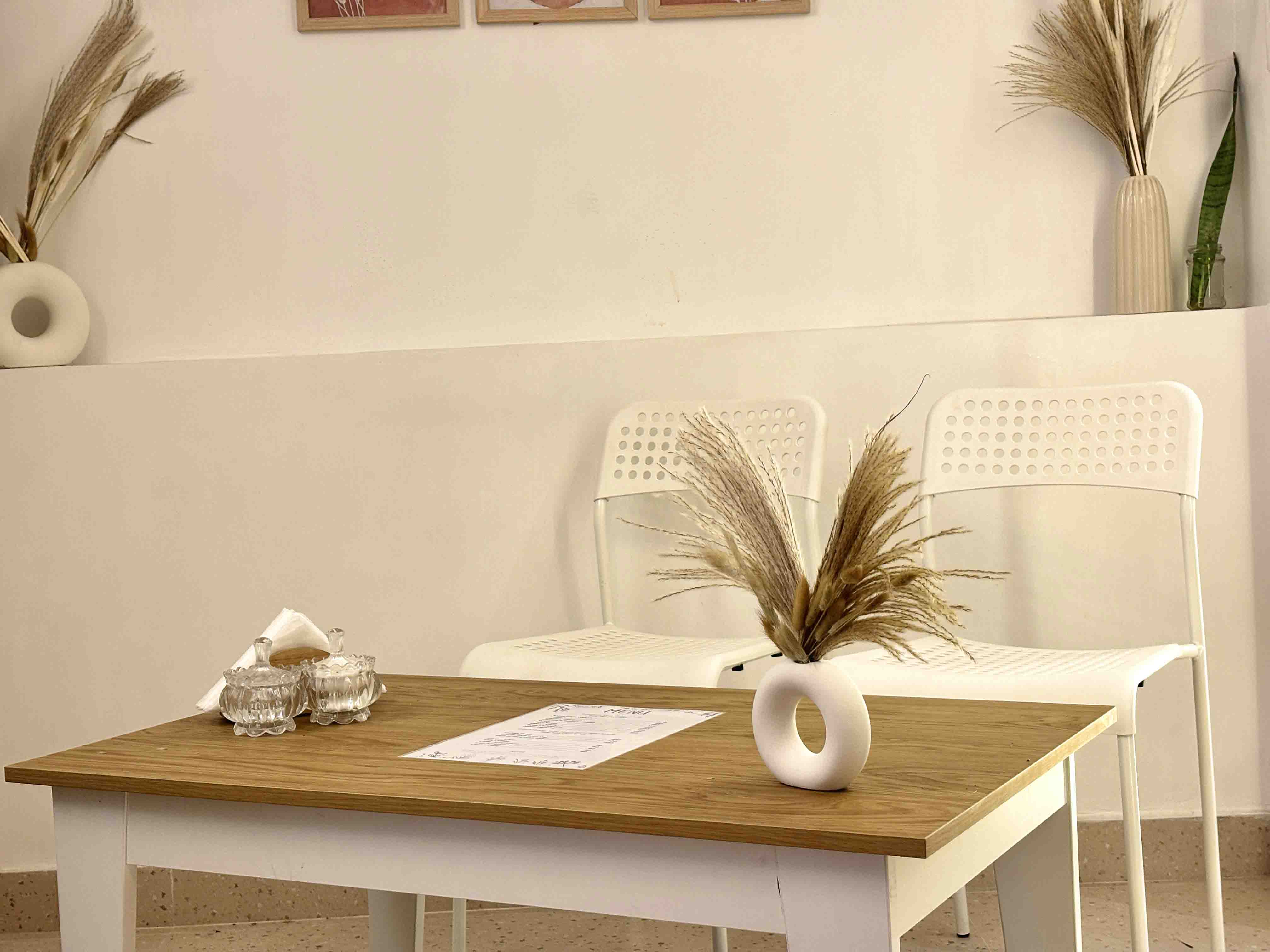 Vintage River Homestay common table