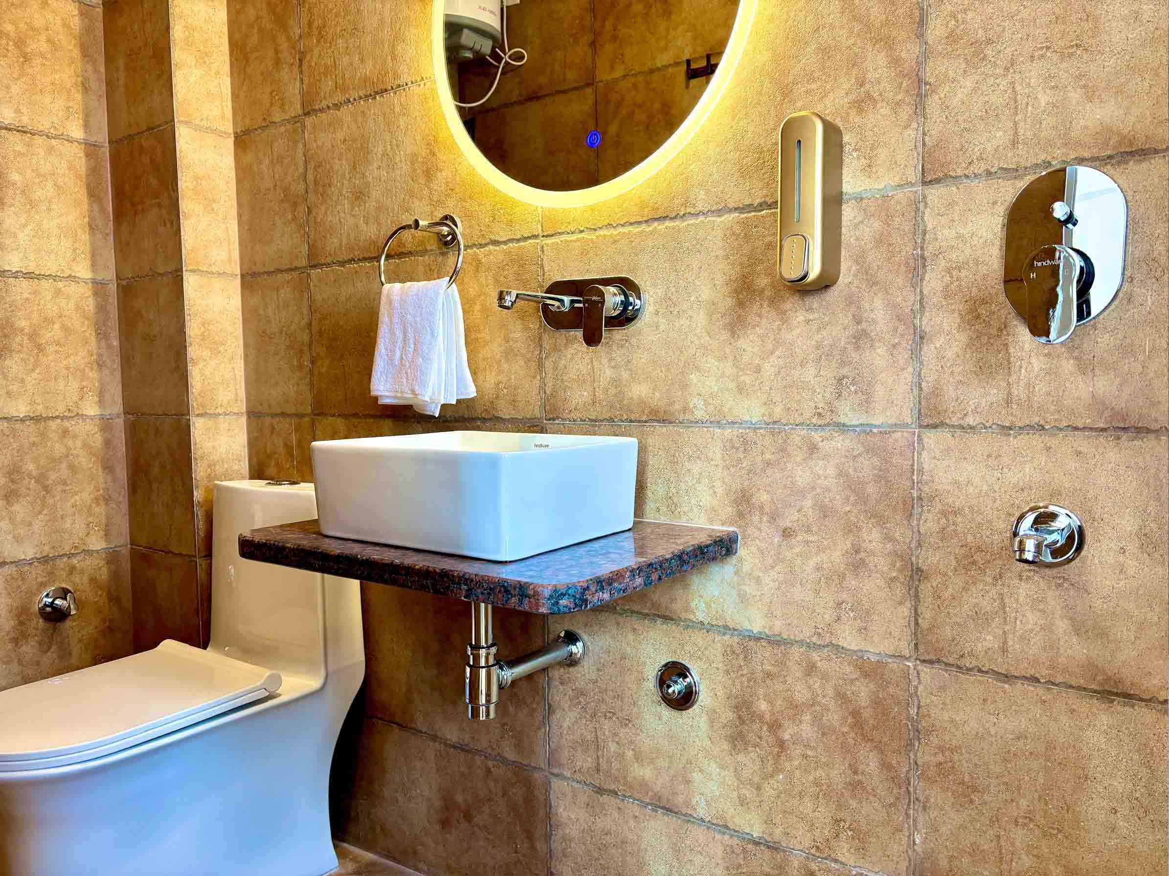 Ganga Veranda Room Bathroom